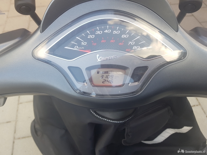 Vespa Sprint 2016 mat grijs 25 km